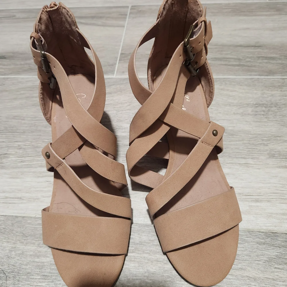 Crown Vintage Women's Beige Heels